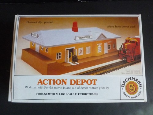 Vtg HO Scale Bachmann #1432 Action Depot w/moving forklift works - Picture 12 of 13