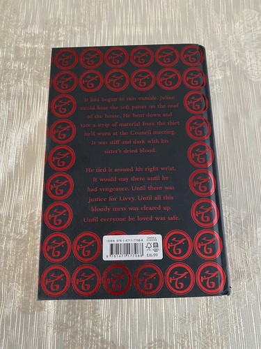 Waterstones Rune Queen of Air and Darkness The Dark Artifices Cassandra Clare YA - 第 4/4 張圖片