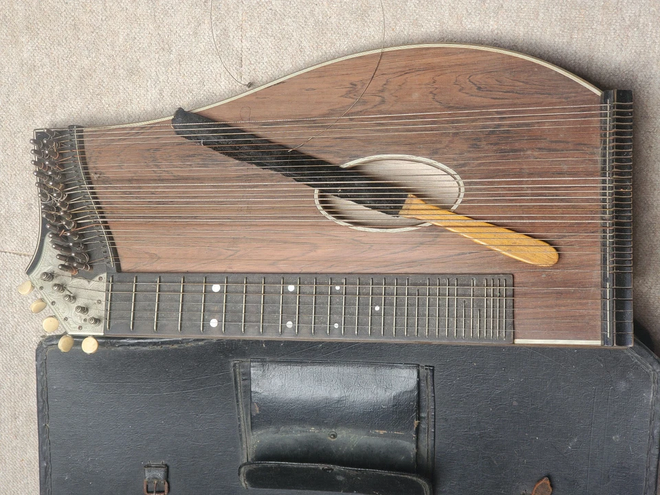 antigua cítara alemana Foto 2 de 4