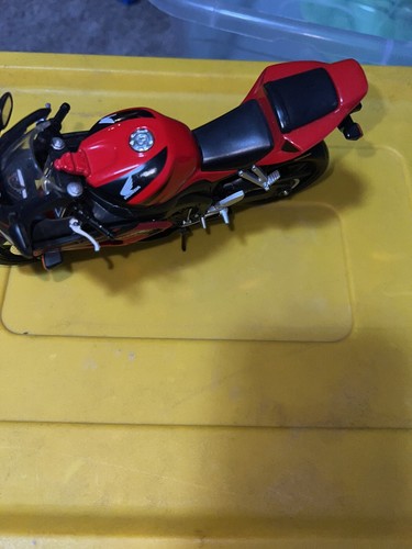 Maisto Honda CBR 1000RR Firebladeb Model diecast Motorcycle - Picture 10 of 13