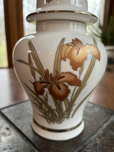 Vintage Japanese Ginger Jar Urn Vase Cattails Gold Trim Floral Design With Lid - Picture 3 of 11