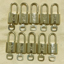 LOUIS VUITTON LV 10 SET PADLOCK KEY CHARM CADENA GOLD-PLATED FRANCE 39PDA190