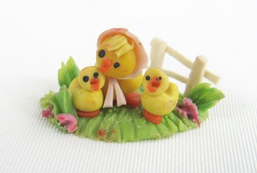 Künstler signiert KG Puppenhaus Deko Miniatur kleine Ostern Mama Ente & zwei Babys