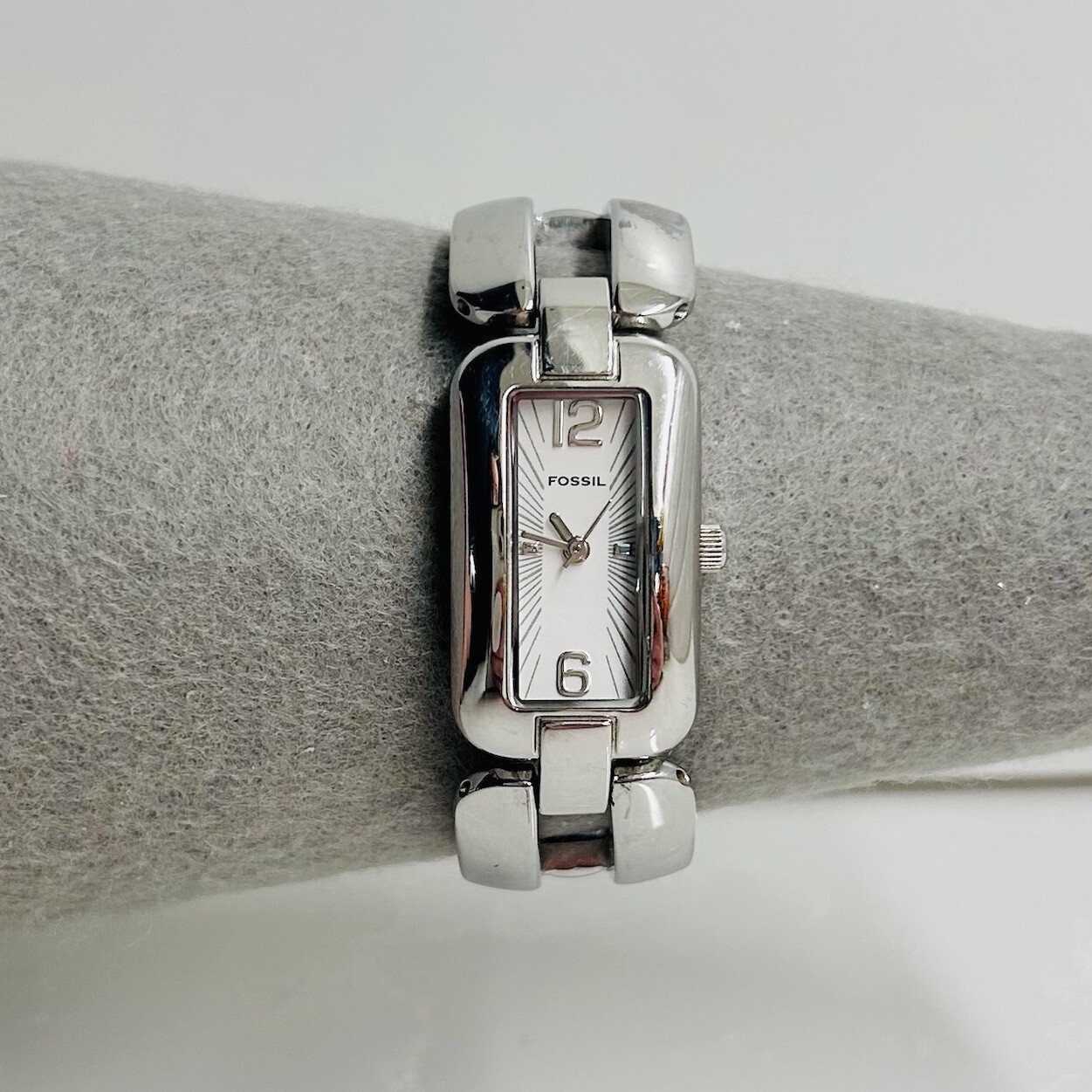 Fossil F2 Women's Silver Stainless Steel Quartz Watch ES1878 Needs Battery