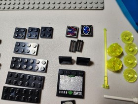 LEGO Space 6958 Android Base - Parts 95% Complete Has Minifigures NO MANUAL