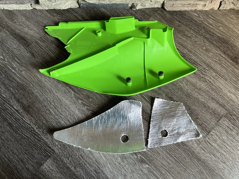 2004-2005 Kawasaki KXF250F or Suzuki RMZ250 Side Panel Set by UFO KA03755021 * - Image 4 of 4