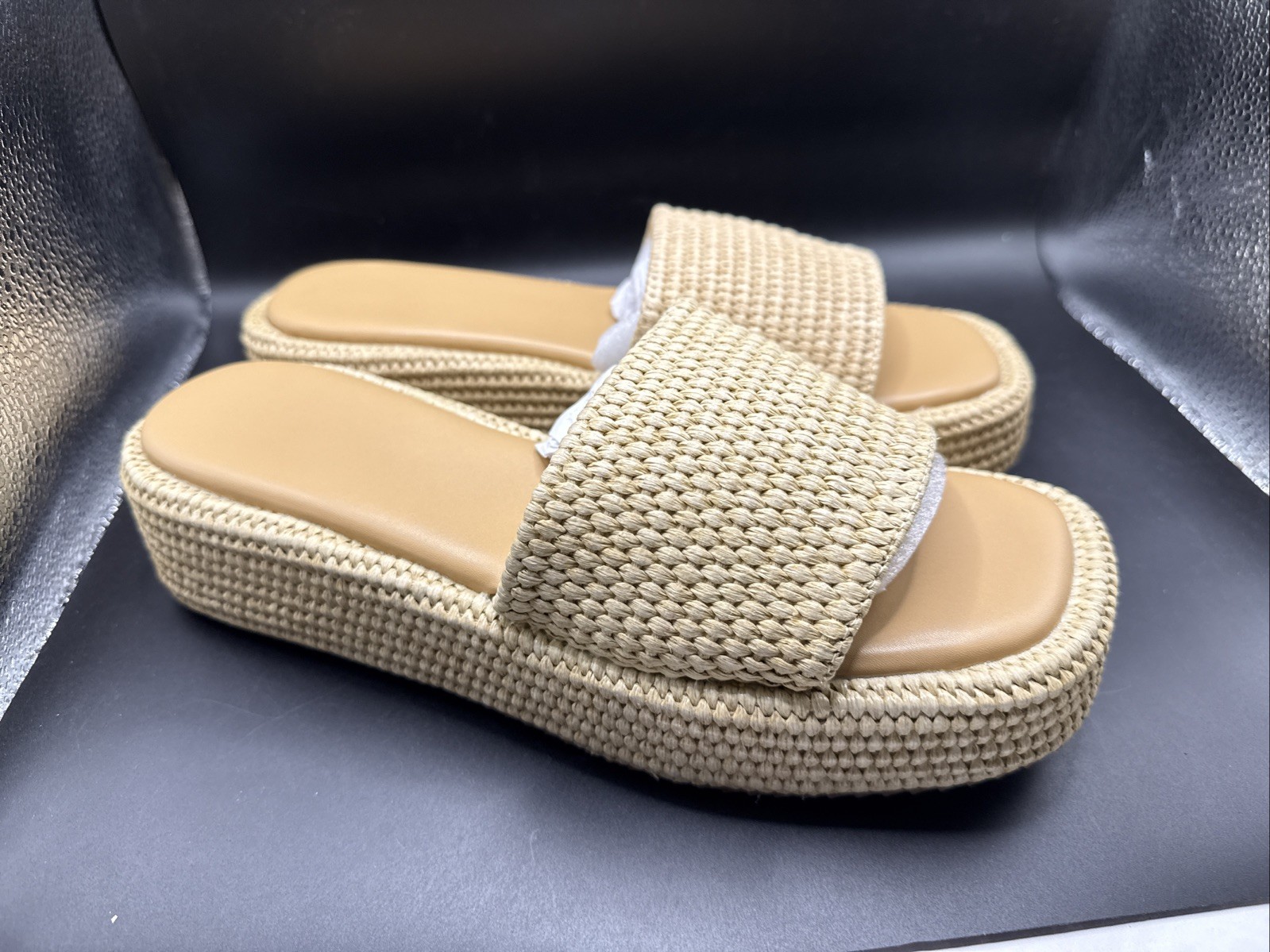 Sandals Straw Color Tan Weave Size 8.5 Wedge NIB