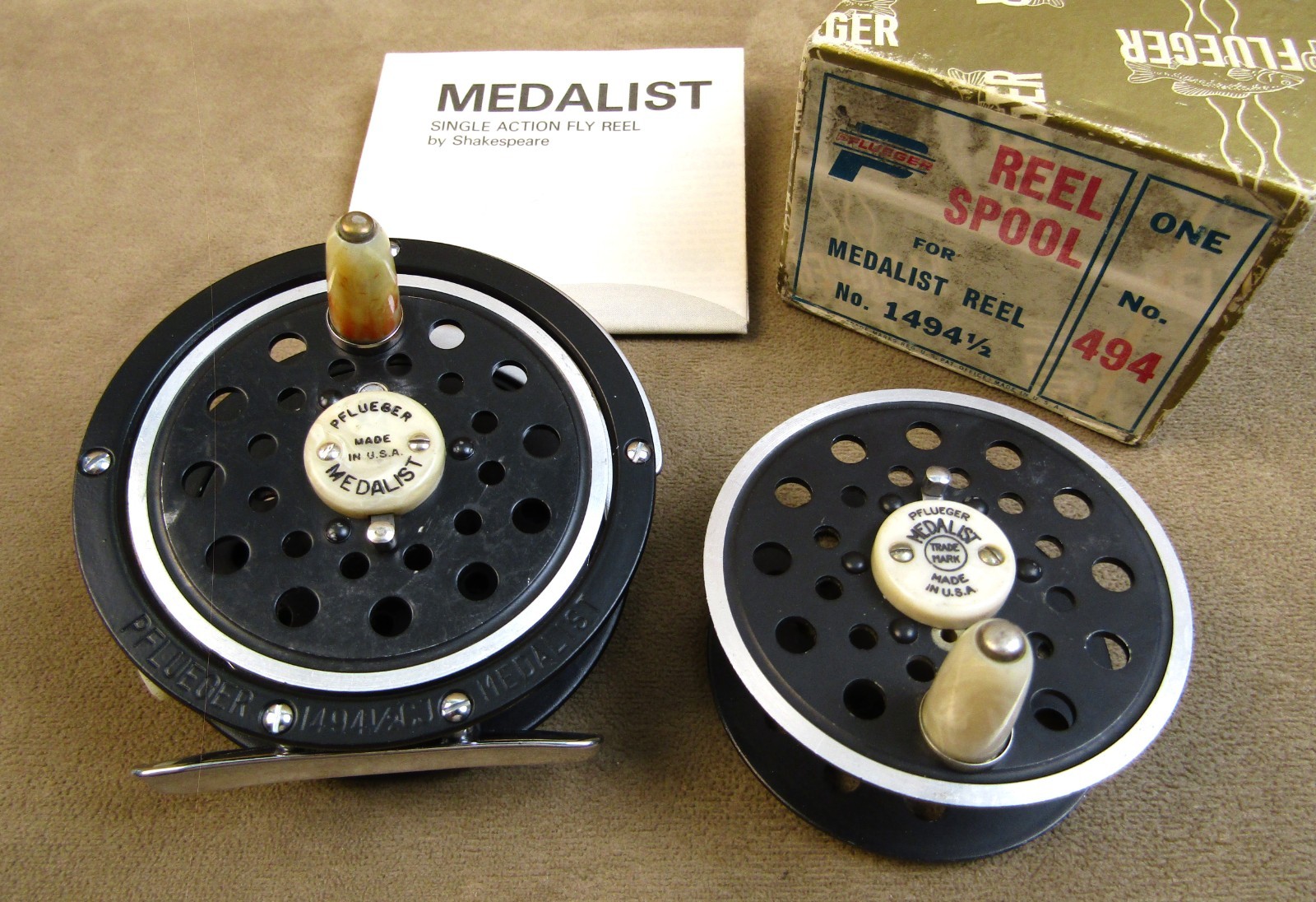 NICE! VINTAGE PFLUEGER MEDALIST NO.1494-1/2 CJ FLY FISHING R