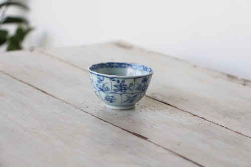 18th Century Qianlong Porcelain Cup depicting Blue Flowers, Chinese Antique - Picture 7 of 10