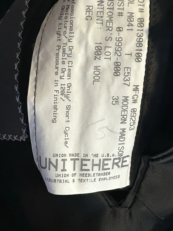 Esmoquin Hickey Freeman talla 41 R alterado en buen estado. Pantalones con agujero pequeño Foto 3 de 4