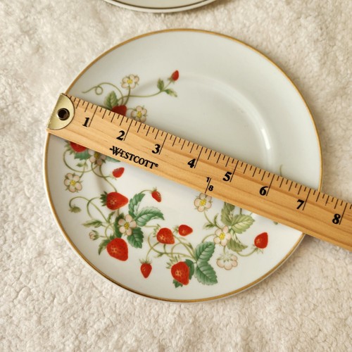Lot of 2 Vintage 1978 Avon Decorative Strawberry Plates 22k Gold Trim 7.5" - Picture 5 of 10
