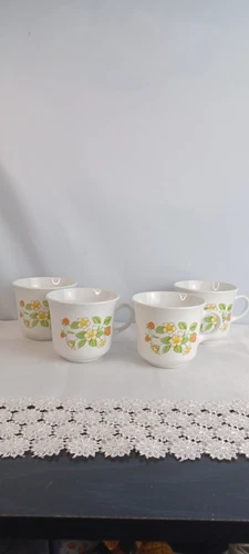 4 Vtg Corelle Strawberry Sundae Cups Coffee Tea Retro MCM Cottagecore 
