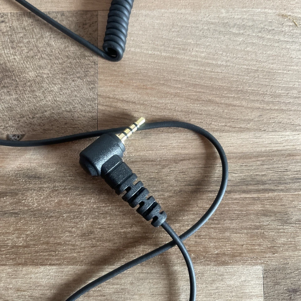 Police/ Security LISTEN ONLY G-SHAPE EARPIECE 2.5MM PLUG - Image 2 of 4