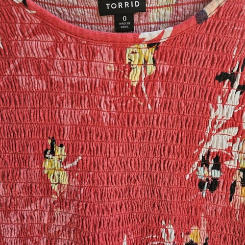 T-shirt maglietta Torrid Top donna 0 rosso polvere floreale smocked peplo manica con volant - Foto 3 di 9