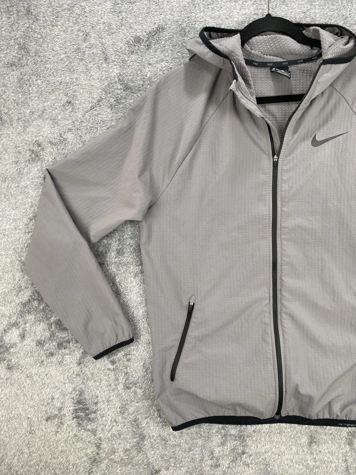 Jaqueta Nike masculina cinza média Dri-FIT com capuz corta-vento zíper completo 867632-036 - Imagem 2 de 4