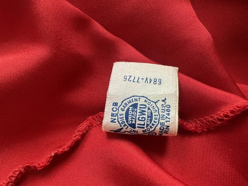 Lencería sin cordones vintage Victoria’s Secret Union hecha en EE. UU. roja sedosa talla pequeña Foto 4 de 4