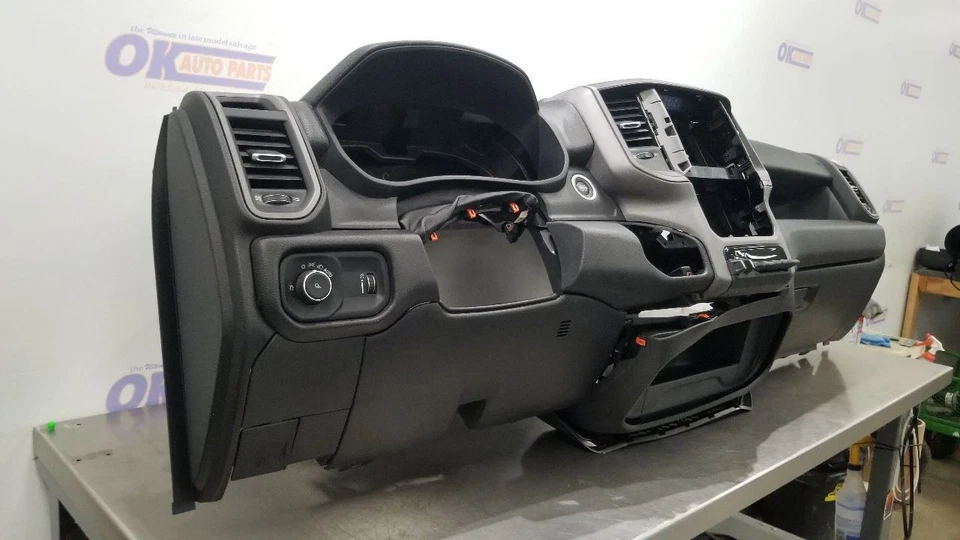 21 DODGE RAM 2500 DASH PANEL DASHBOARD ASSEMBLY BLACK PLASTIC - Изображение 3 из 4