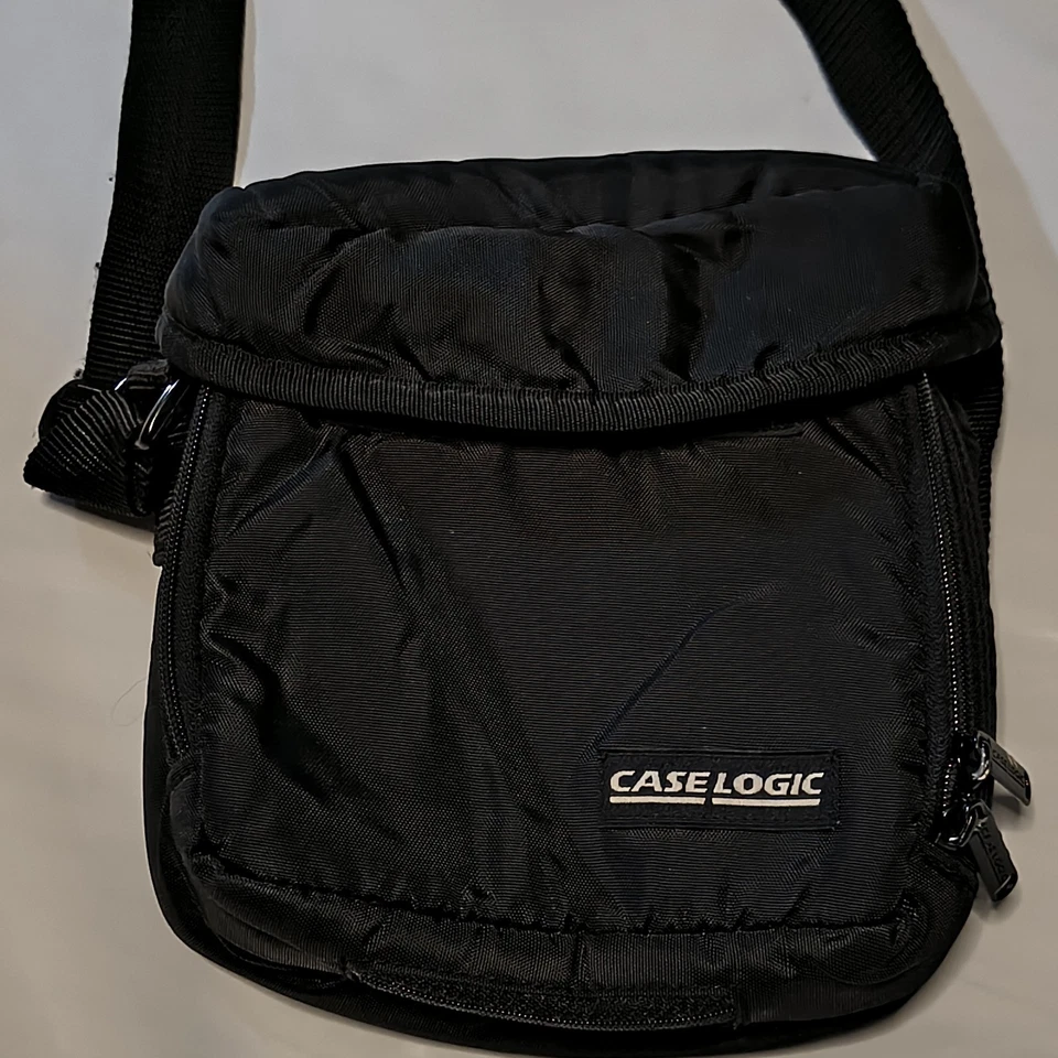 Estuche acolchado con correa para reproductor de CD portátil Case Logic Foto 2 de 4