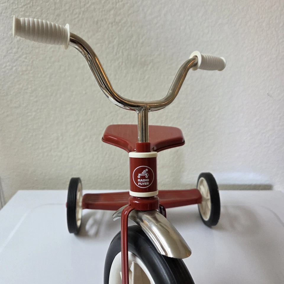 Triciclo en miniatura Radio Flyer de colección bicicleta roja pequeña Foto 3 de 4