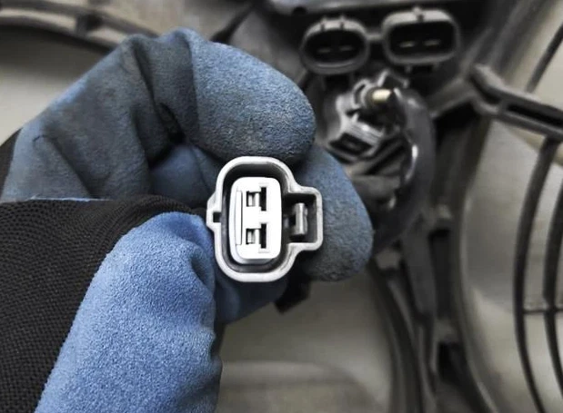 Вентилятор охлаждения в сборе для Toyota Sienna 2017-2020 годов выпуска - Изображение 4 из 4