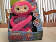 WOWWEE FINGERLINGS PINK HUGS BELLA--NEW