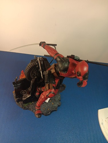 Marvel Diamond Gallery Deadpool PVC Diorama *Walmart Exclusive* MINT Condition - Afbeelding 4 van 10