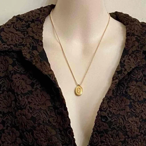 Collana Vintage Gucci Charm Tono Oro con Catena Placcata Oro