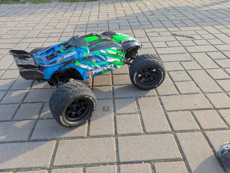 Traxxas E-Revo VXL 2.0 Brushless 1:8, 6S Lipo Akkus dieser Preis bis Montag - Bild 2 von 4
