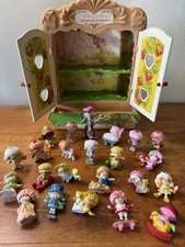 Vintage 1981 Kenner Strawberry Shortcake Berry Patch Miniatures Display Case