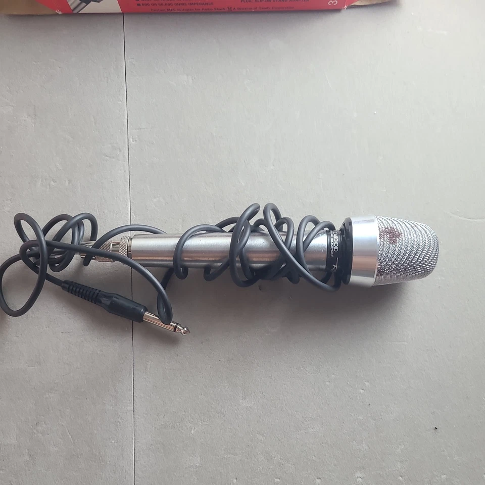 Realistic 33-992A Super Cardioid Dynamic Microphone Silver Mic W/ ORIGINAL BOX - Image 4 of 4