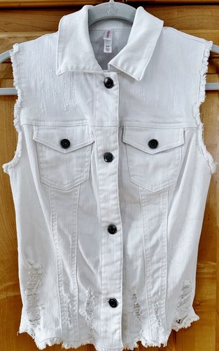 XHILARATION DISFrTRESSED WHITE JEAN VEST / SIZE SMALL / NICE / PERFECT CONDITION
