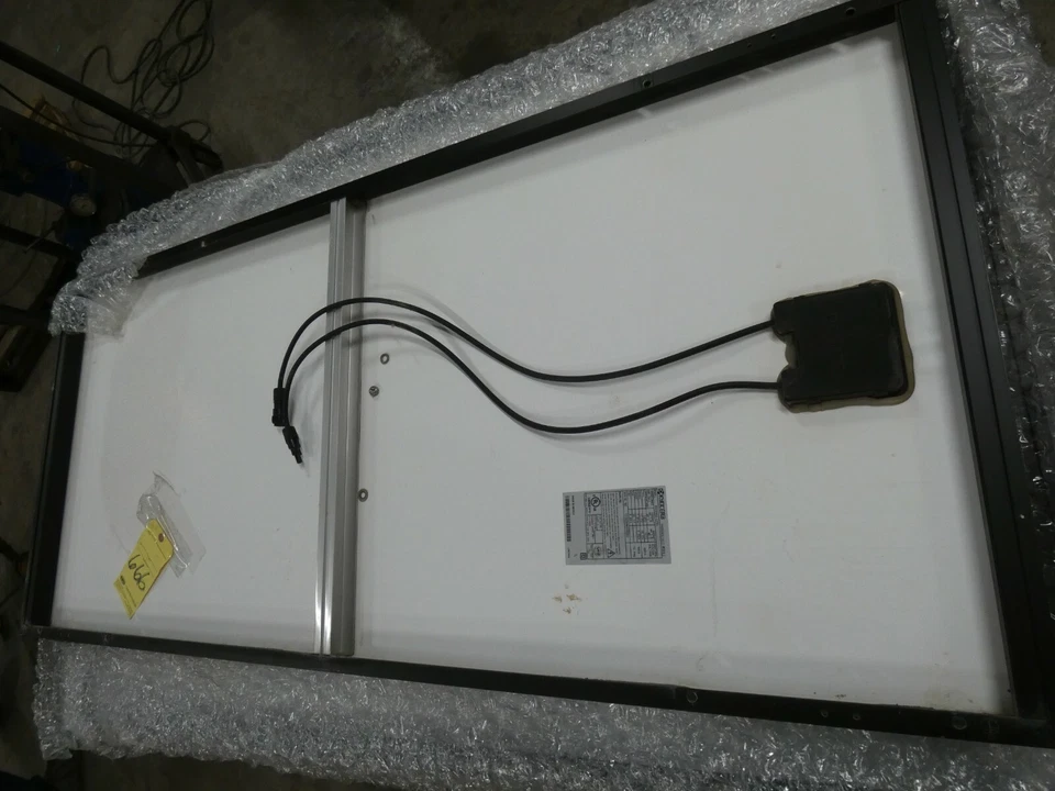 Lote de 2 módulos solares fotovoltaicos Kyocera KD140GX-LFBS - Imagem 4 de 4