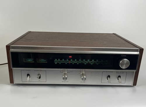 Vintage Sherwood S-2400 Solid-State AM-FM Stereo Tuner 120 V 50/60 Hz silberne Fläche