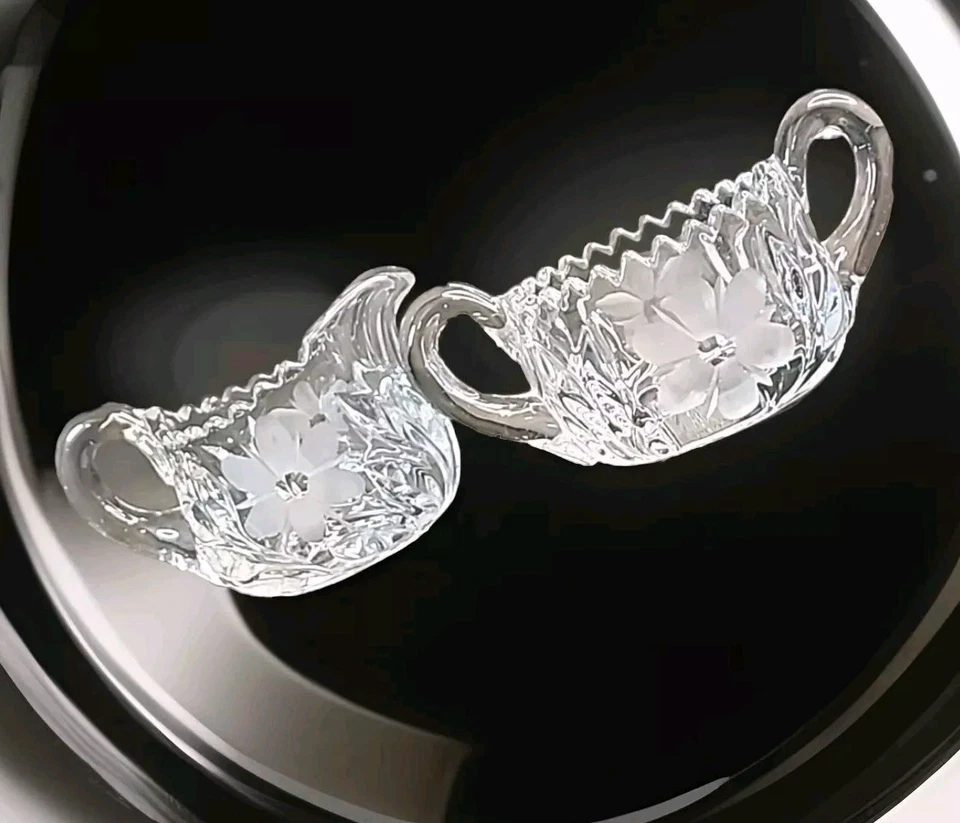 Base gruesa de vidrio floral grabado pesado azúcar crema y azúcar abierto estrella de David vintage Foto 3 de 4