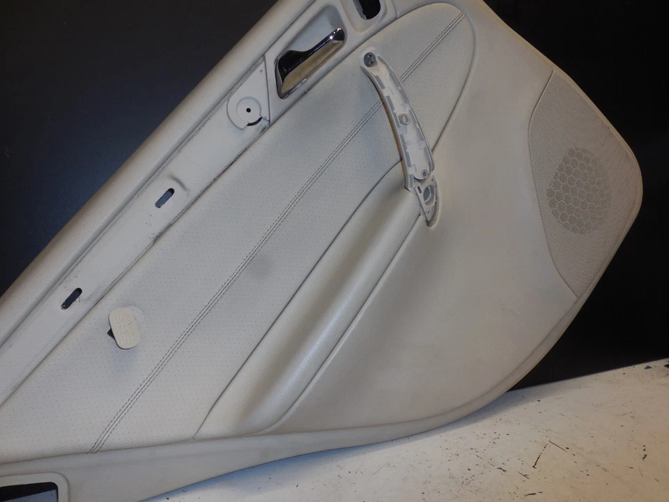 Бежевая задняя левая внутренняя дверная панель 2037306362 01–07 Mercedes Benz W203 C230 C32 - Изображение 4 из 4