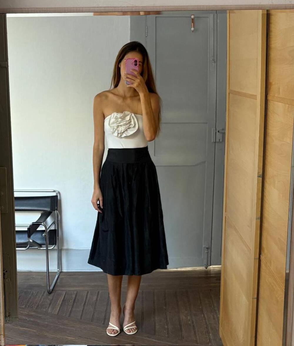 Vintage black midi skirt with retro balloon silhouette and high waist design