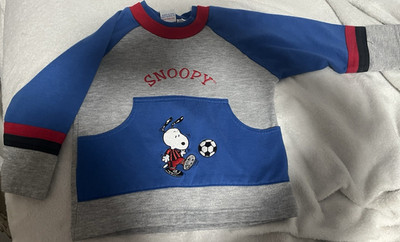 Peanuts Snoopy Soccer Unisex Kids Sweatshirt Pullover Crew Pockets Sz 4