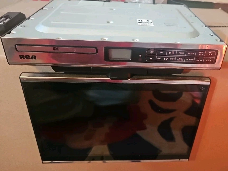 RCA 15" LCD Swivel Screen TV DVD Combo Under Cabinet SPS36123 Flat Screen TV - Image 2 of 4