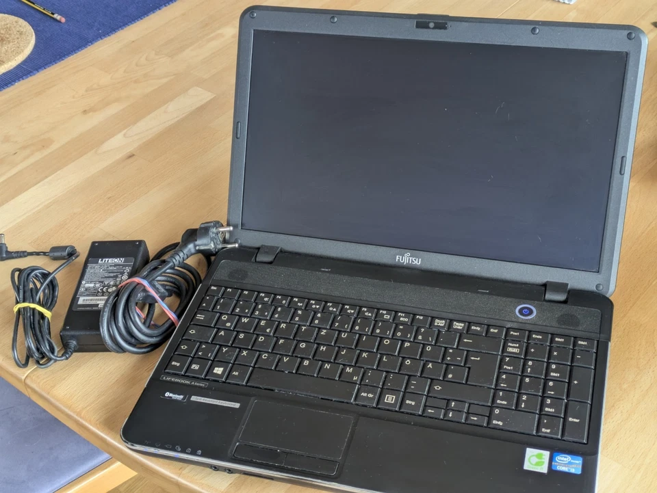 Fujitsu Siemens A512 Core i3 120GB SSD 6GB RAM HDMI 15.6" Laptop Linux Mint - Bild 2 von 4