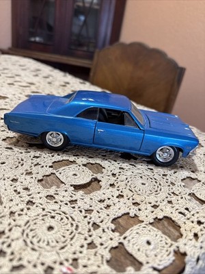 1966 Maisto Chevy Chevelle Blue SS 396 Scale 1:24
