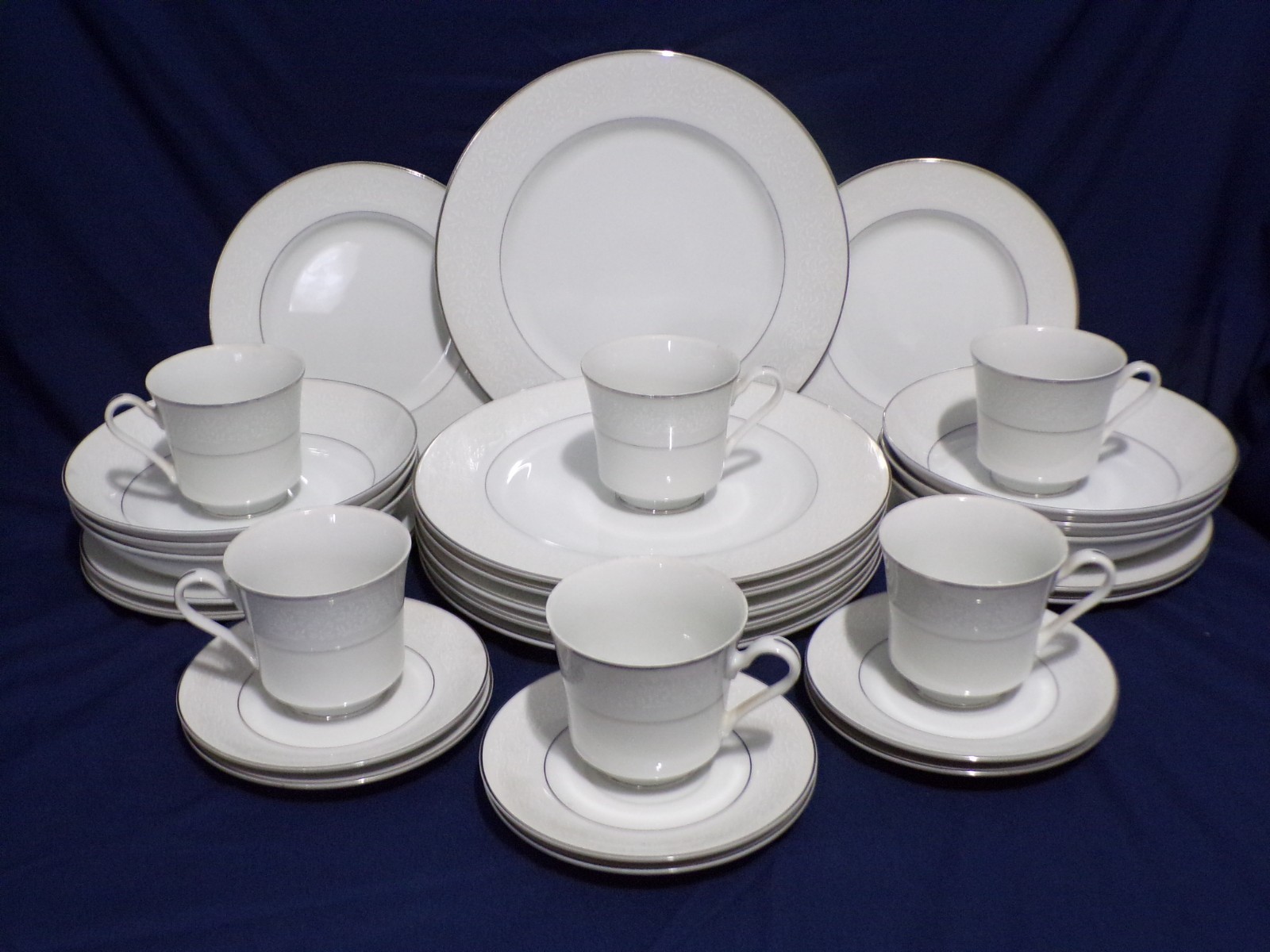 Premier Fine China Dinnerware "Candlelight" L5401 Service for 6 (30 Pieces)