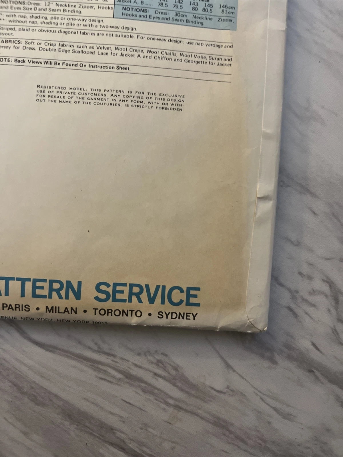 SAINT LAURENT (YSL) Abito e giacca Vogue Paris originale Yves Saint Laurent 1552 modello taglia 10