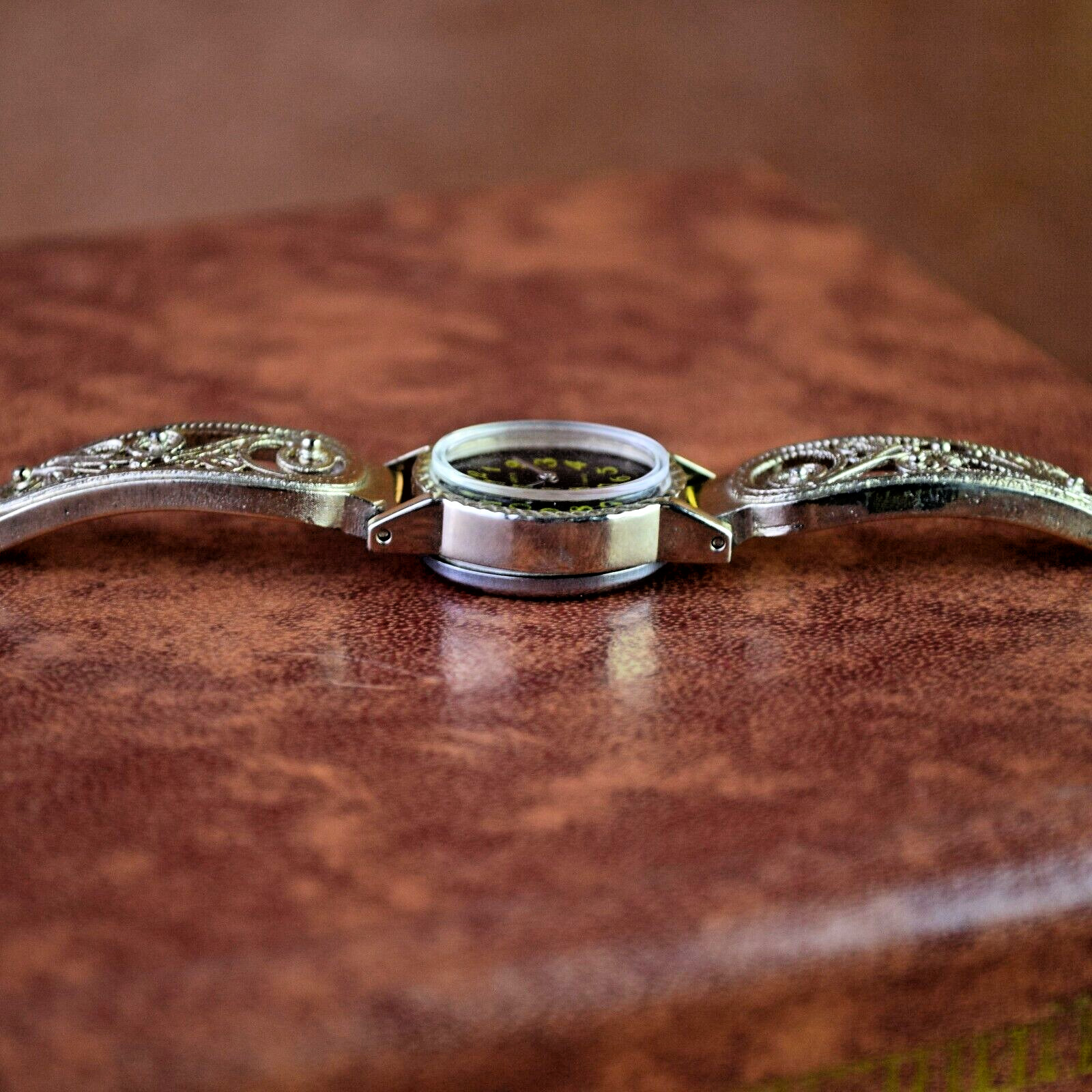 Vintage Women's Watch Chaika Soviet Ladies Wrist Watch 17 Jewels Serviced