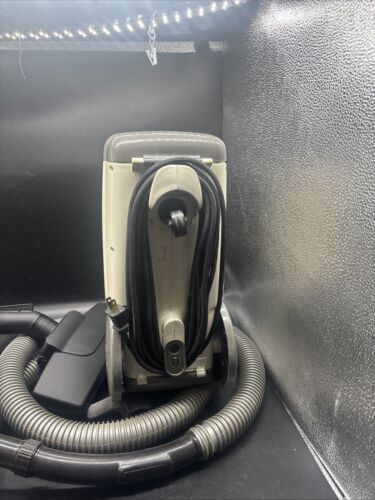 Eureka Canister Vacuum 3125 3.0 H.P. Complete Tested - Working - Picture 4 of 11