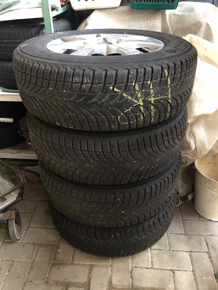 4x Volvo Felgen mit neu Winterreifen (Michelin) - Bild 2 von 4