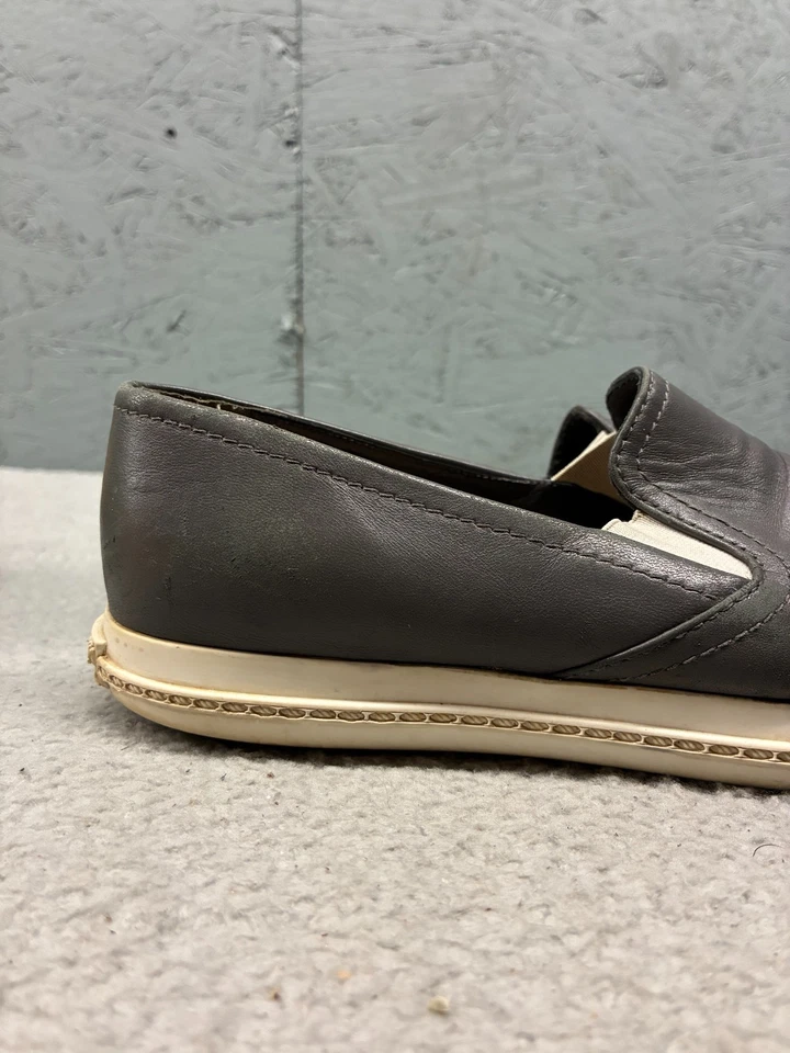 Женские мокасины Miu Miu на плоской подошве размер 7 черная кожа серебристые металлические с носком без шнуровки - Изображение 3 из 4