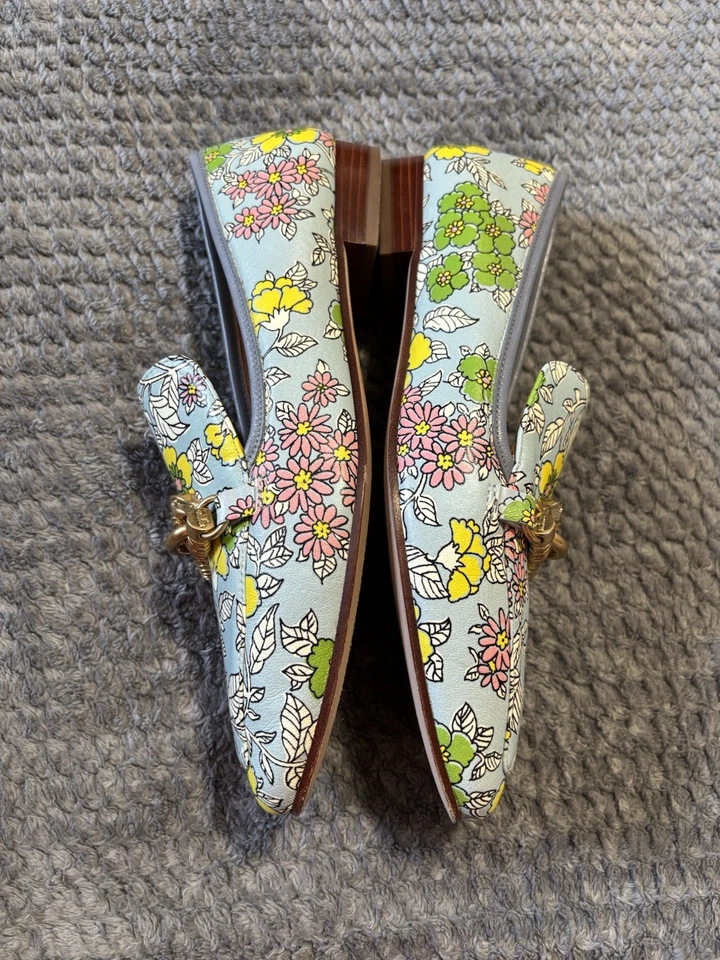 Mocasín Tory Burch Jessa Horse Hardware en papel tapiz azul floral. Talla 7,5 Foto 4 de 4