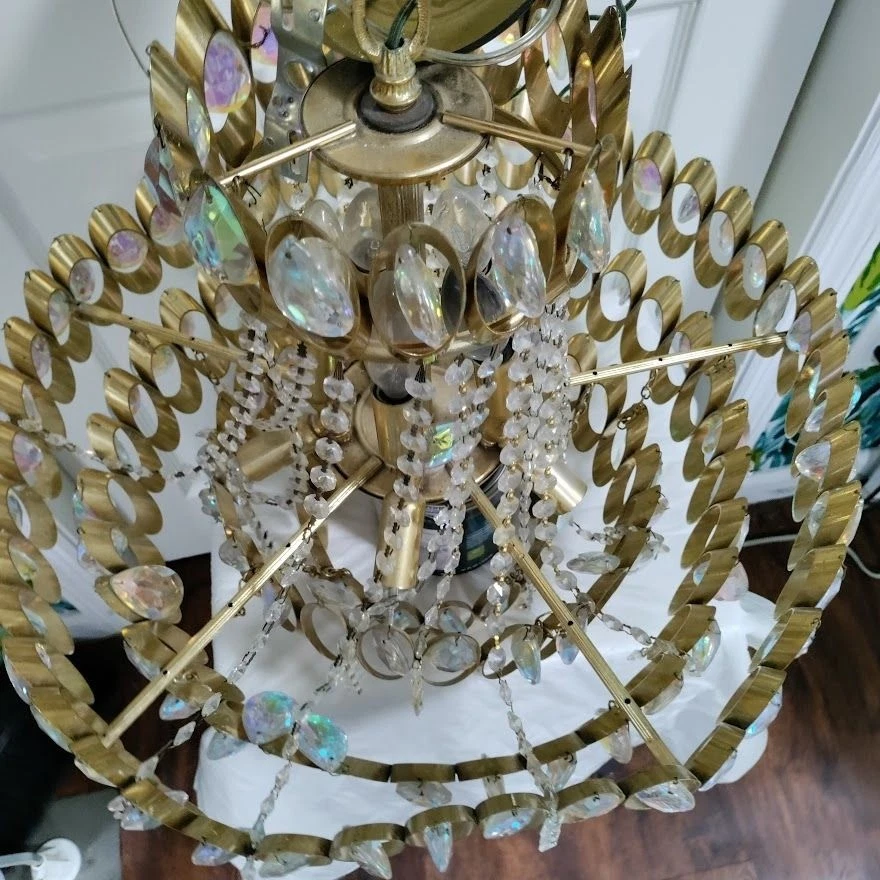 Lámpara de araña vintage de latón cristal prisma diseño lágrima iridiscente montaje en techo  Foto 4 de 4