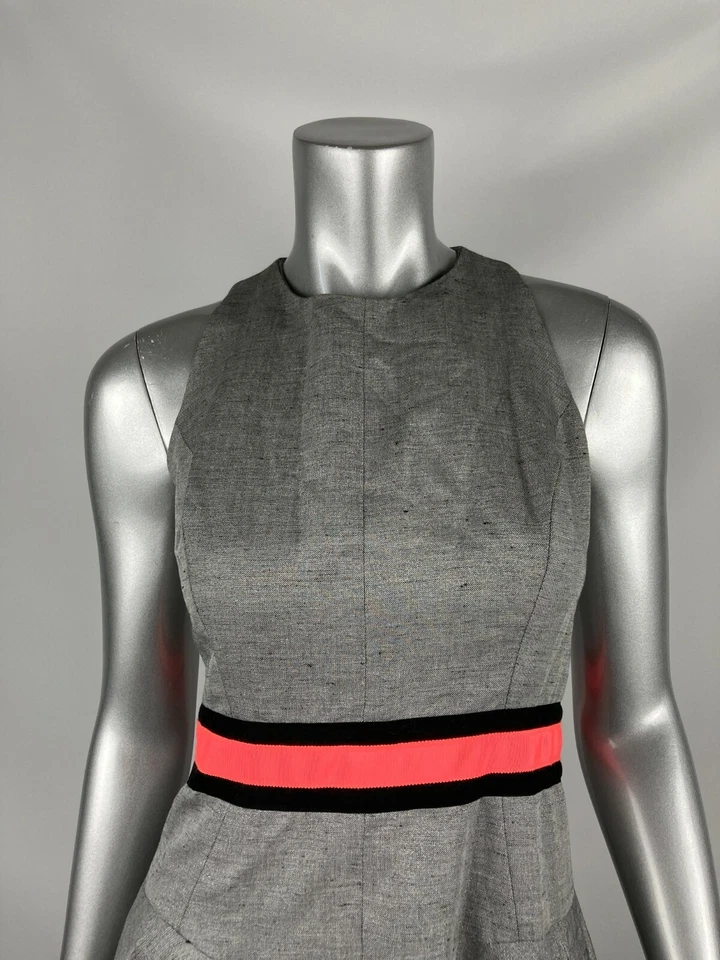 Vestido Milly of New York 4 Gris Plateado Cuello Alto Sin Mangas Falda Acampanada Forrada Foto 3 de 4