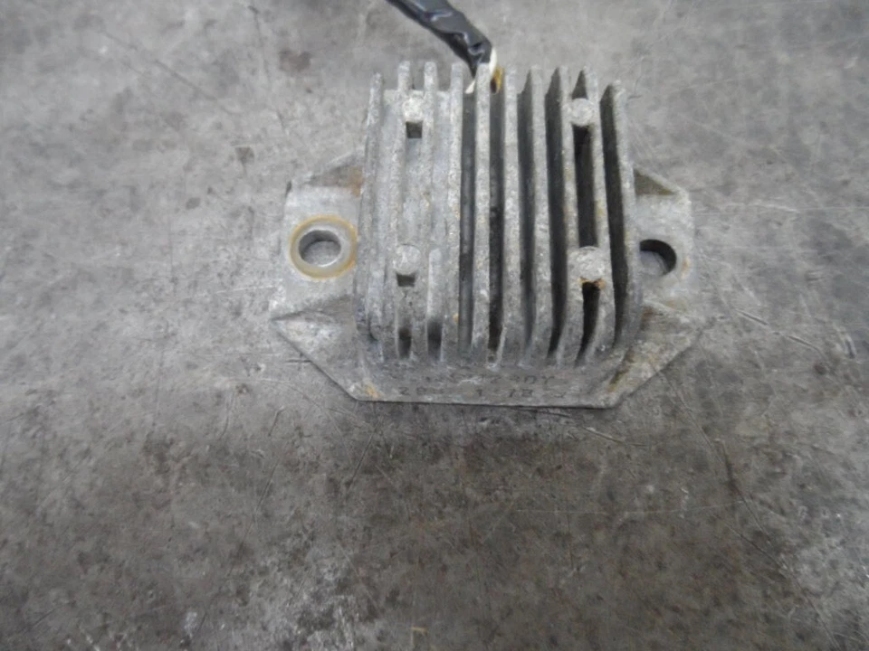 Yamaha Breeze 125 1989-1996 regulador rectificador 3 GB-81960-00-00 usado B-11 Foto 3 de 4